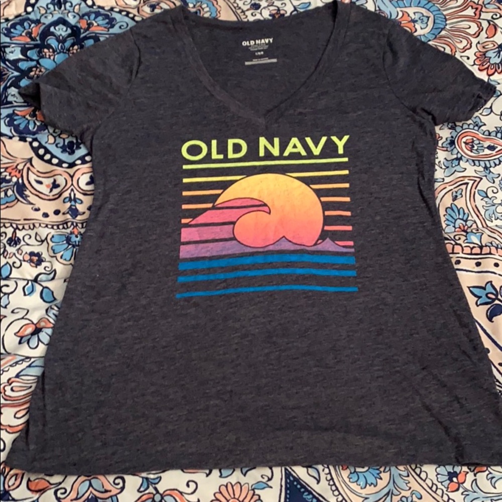 NWOT Old Navy vneck top. Lightweight and comfy!